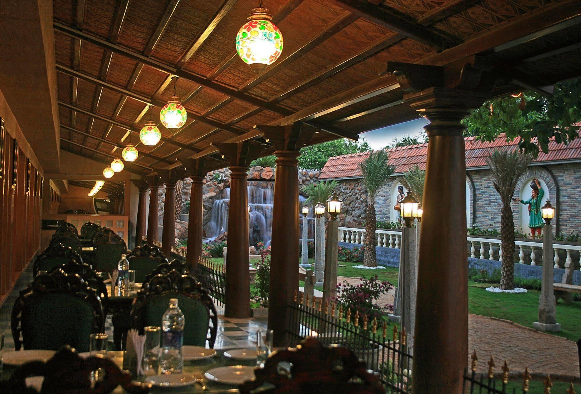 Kumararraja Palace Йелагери Экстерьер фото